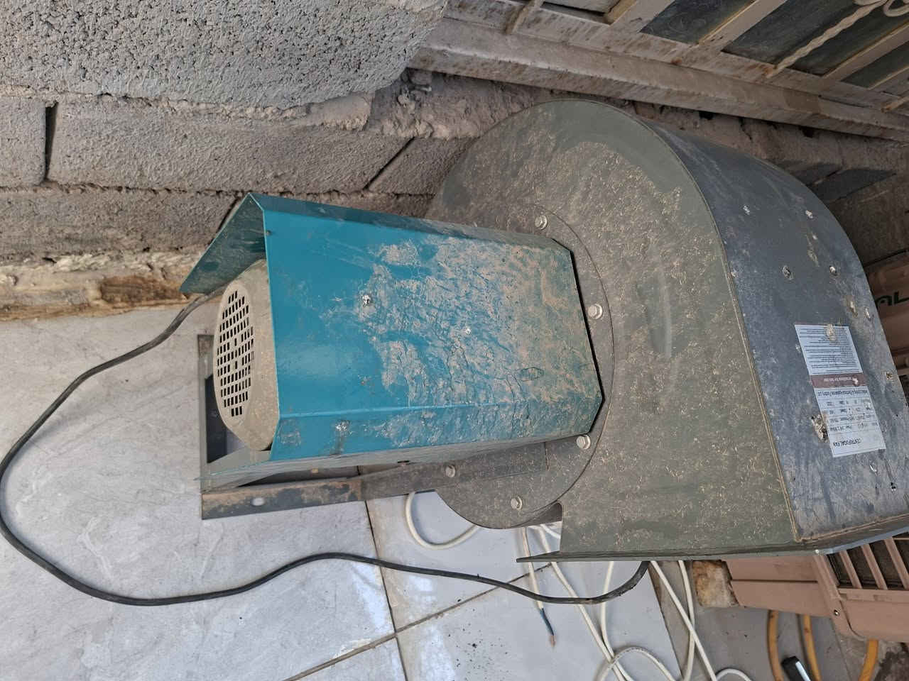 مثثل مموضح بل صوره بلور مطاعم او يصلح الايشي بلور  مال دكتات
مستخدم ٣اشهر جديد اخذت بمليون واريده ٧٥٠ وبي مجال للتفاوض 
***********
