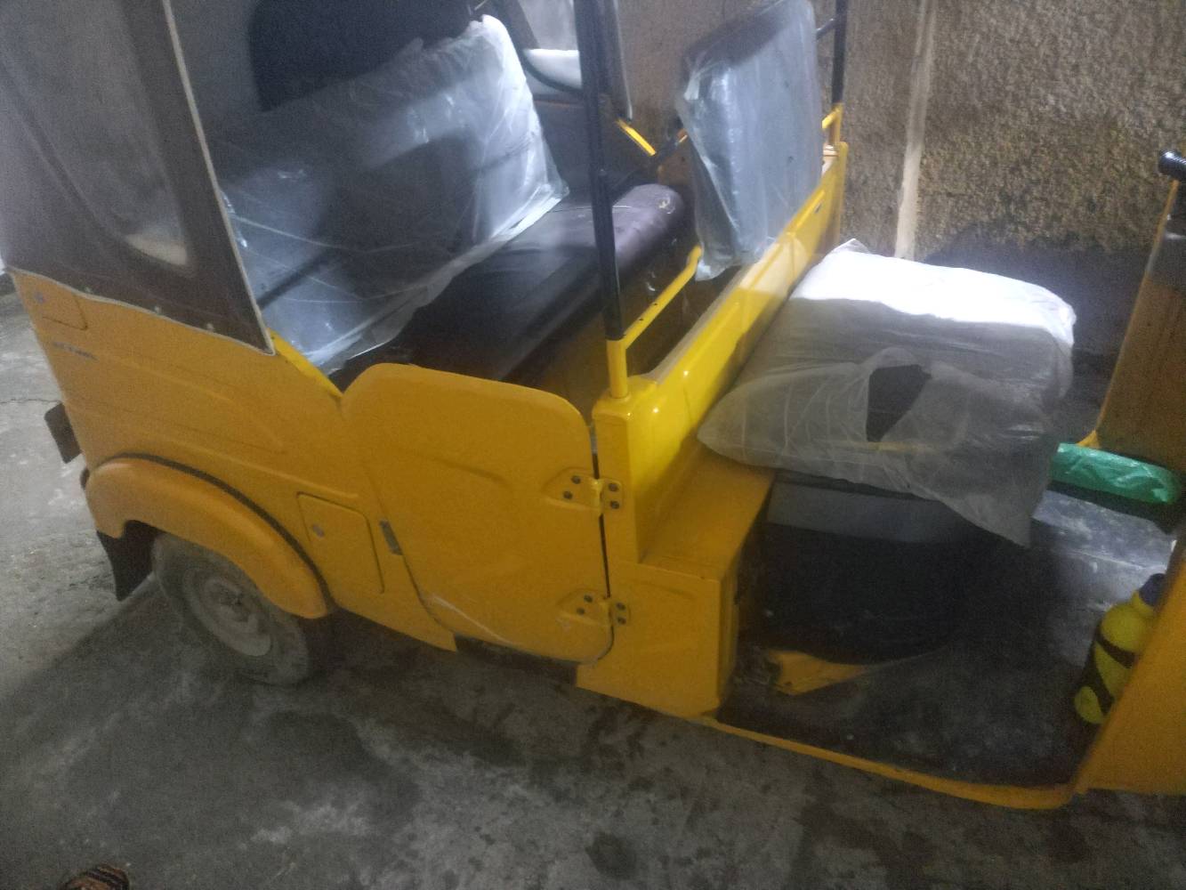 سلام علیکم تكتك للبيع كفالة عامة
تكتك تموت حلوة ريد بيع مستعجل عنواني سبع قصور شارع أبو علي 