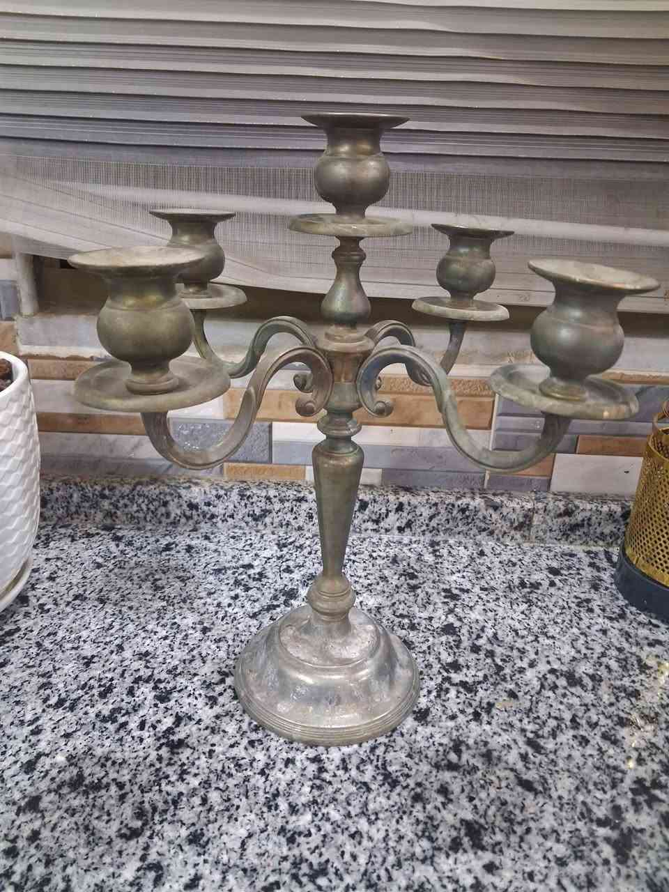 ✨ شمعدان نحاس إيطالي أنتيكا فاخر ✨
قطعة أوروبية أصلية بتصميم كلاسيكي أنيق، تعكس فخامة الطراز الإيطالي القديم 🇮🇹
شمعدان خماسي بخمس رؤوس يمنح مظهر راقي وجذاب لأي مساحة.
🔸 خامة: نحاس أصلي
🔸 المنشأ: إيطالي
🔸 التصميم: كلاسيكي فاخر بتفاصيل دقيقة
🔸 عدد الرؤوس: 5
🔸 الارتفاع: 36 سم (حجم ضخم وواضح)
🔸 الحالة: ممتازة ولمعة أنتيكا مميزة
💰 السعر: مناسب جداً


**إذا كنت صاحب هذا الإعلان وتريد حذفه لأي سبب، رجاءا أرسل رسالة إلى الدعم الفني**