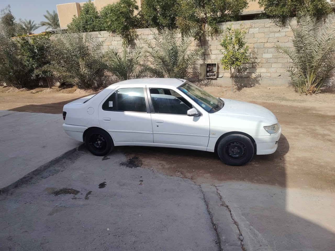 سلام عليكم  للبيع موديل 2003 سعر 43  سياره مابيه لا خياس ولا ضربه ولاشي يرادله ترتيبات شويه مكان بغداد ورقمه بغداد ***********
