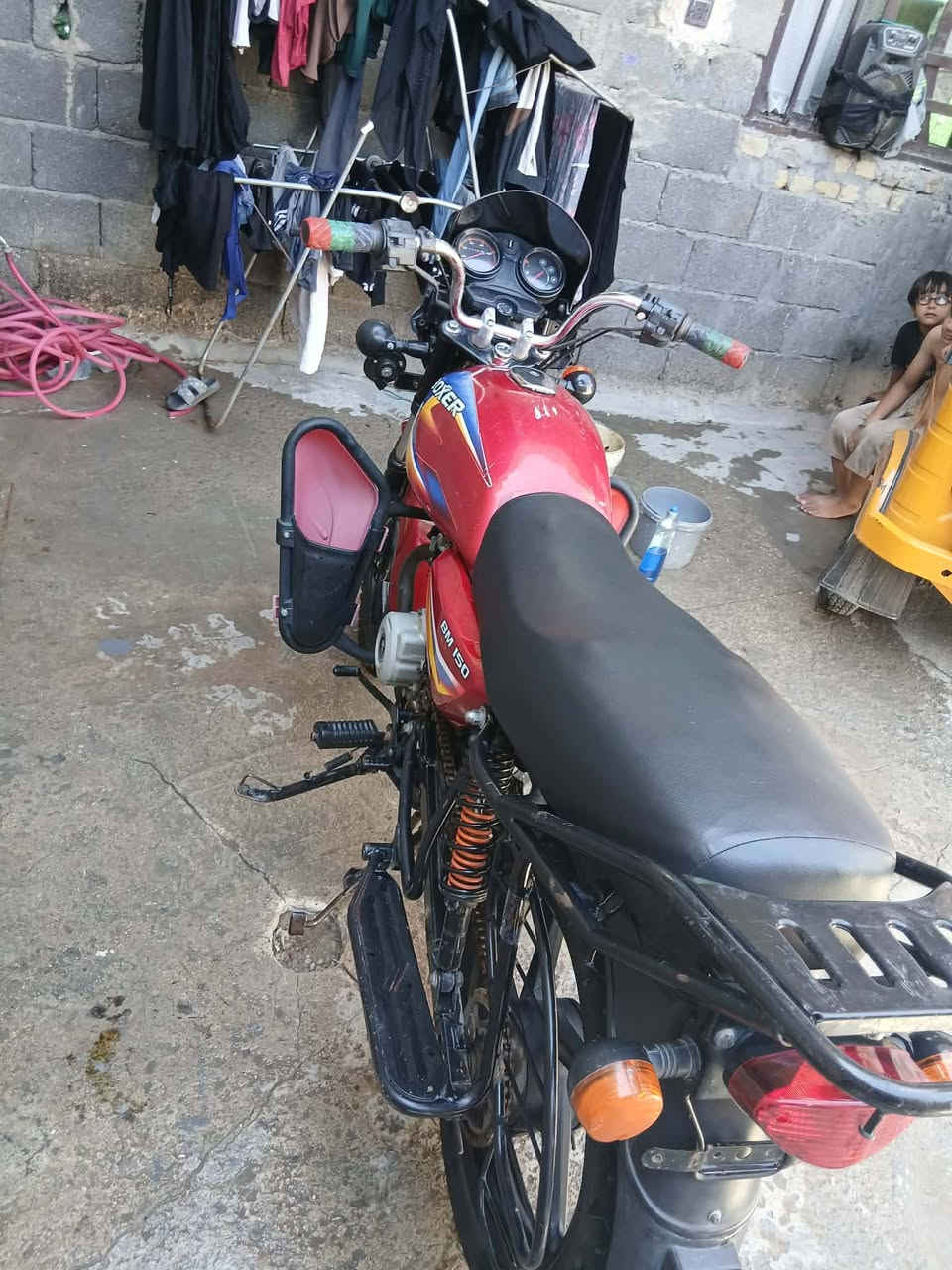 سلام عليكم بوكسر كلاسك موديل 21 دراجه كفاله عامه برغي ما عوزها جنت ضامهه و هسه طلعتهه سويتلهه ادامه عامه يم شركه سيزر مكينه خرسه كهربائيات كله شغال اوراق كامله شرط الترقيم دراجه ما مشتغله دلفري ابد مال بيت سعرهه 1100 مليون و ميه و بيهه مجال حك الجيه الشراي يتصل و يدلل مكاني بغداد مدينه الصدر ***********3
