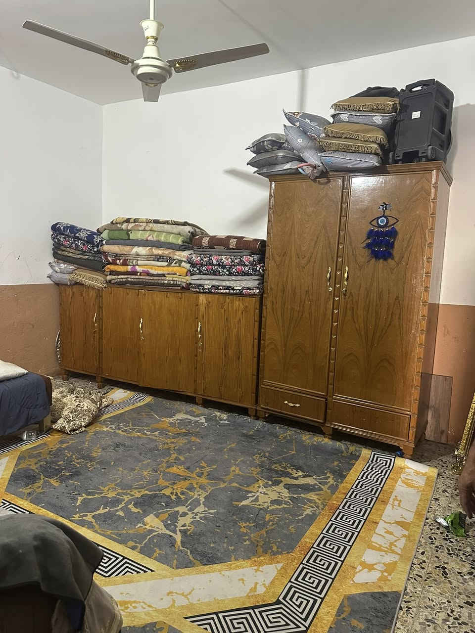 يالله بيت رهن طابو صرف نجف حي ميسان ***********

                            الرهن فقط

قرب شارع عوده. المساحة. 100. متر. سعر. 25. مليون

غرفة.    صالة.   مطبخ.  أستقبال.  صحيات. داخليه. وخارجيه

                             سعر الرهن.  25.  مليون
""""""""""""""""""""""""""""""""""""""""""""""""""""
             مكتب. ابو حوراء الحسناوي للعقار 

عنوان. المكتب نجف حي ميسان مقابل السوك الأخير

يوجد لدينا بيع.  شراء.  ايجار.  رهن
""""""""""""""""""""""""""""""""""""""""""""""""""""
