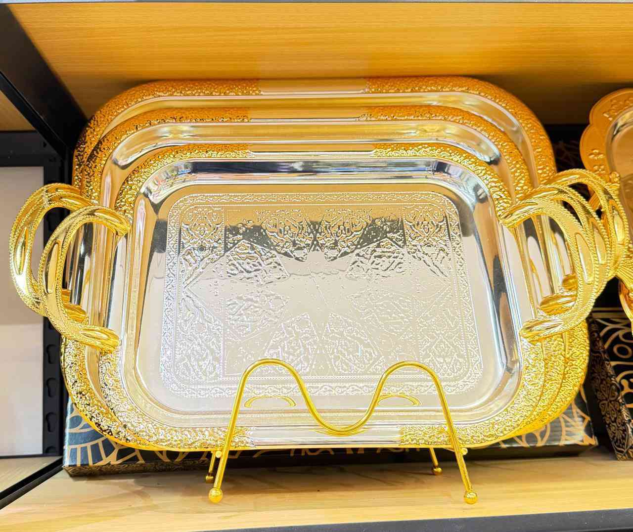 عروض العيد سيت صينية 3 قطعة ذهبية الثقيل 
السعر 30 الف 
تعبئة الكارتون 8 قطعة
طلاء ثابت
الارقام ***********
***********
متوفر واتساب
