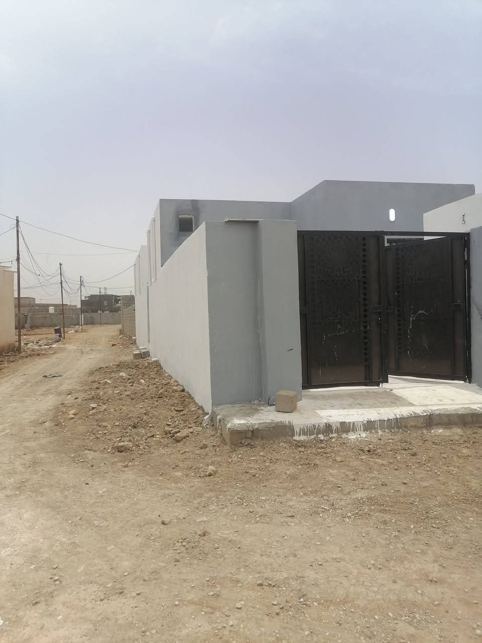 سلام عليكم بيت البيع  زراعي بحي شهداء
المساحه 130متر
البناء غرفتين6×3
مطبخ 3×4
ديوانيه 6×3
صحيات خارجيه
تصال عل هاذا الرقم***********
