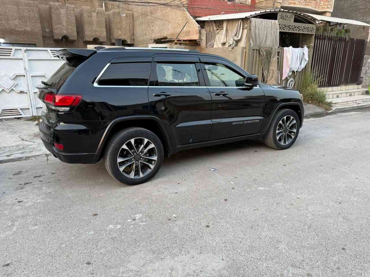 سلام عليكم جيب موديل 21 رقم بغداد فول مواصفات لمتد سياره جاهزه صدر وتخم تاير جديد سياره اي نقص مابيها ماشيه 100 الف سياره صور حادث داخل منشور مكلف بالنشر اني رقم صاحب سياره ***********9عنواني بغداد
