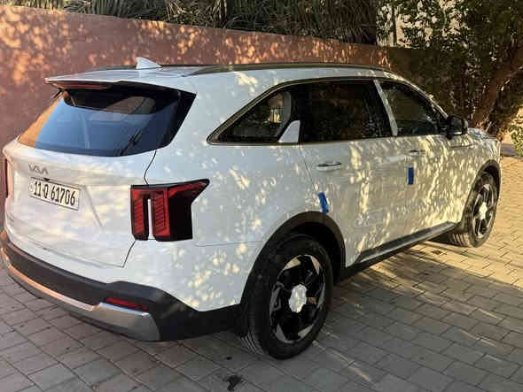 السلام عليكم كيا سورنتو 2024 خليجي فوول مواصفات بنوراما السيارة جديد جداً مكفولة كفالة عامة 
المواصفات   
بصمة وترحيب 
محرك 6سلندر 
7 راكب 
ماشيا25الف كم 
3 قطع تبريد 
كراسي كهرباء 
جنطة كهرباء 
مري كهرباء 
سايد بريك كهرباء 
دبل موس كير وتخكم قيادة 
بك لايت ولايت LED
لايت متحرك داينمك وي الستيرن 
داخل ابيض انارة داخلية متغير حسب المود 
شاشة متصلة  تاج 
بردات بلادي 
اضاءة بل ابواب متغيرة 
4 وضعيات قيادة ايكو وسبورت ونورمال و كمفورت
شفتات بل استيرن 
حساس امام وخلفي 
السيارة هواي بيه مواصفات م
رقم بغداد مكان بغداد حي اور بيع مستعجل 

‭0775 785 7512‬
