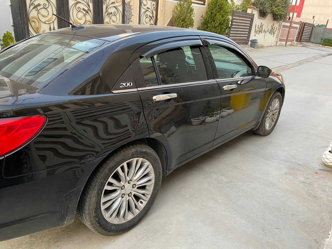 سلام عليكم
C200موديل ٢٠١٤ سنوية بسمي بس باقي استلم لوحات بيها ٣قطع صبغ بدون دواخل محرك ٤ شرط التحويل والغرامة يعني السيارة مشروع وطني وين متريد تتحول تايرات جديدة باتري جديد 
مكاني كركوك  
سعرها 85$ 
***********
***********
