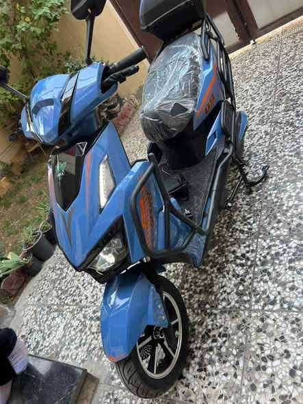 السلام عليكم
دراجة شحن جديدة موديل ٢٠٢٥ ما ماشية 
الكهربائيات كله نظيف 
مكاني بغداد السعر ٩٠٠وبيها مجال 
رقمي ***********
