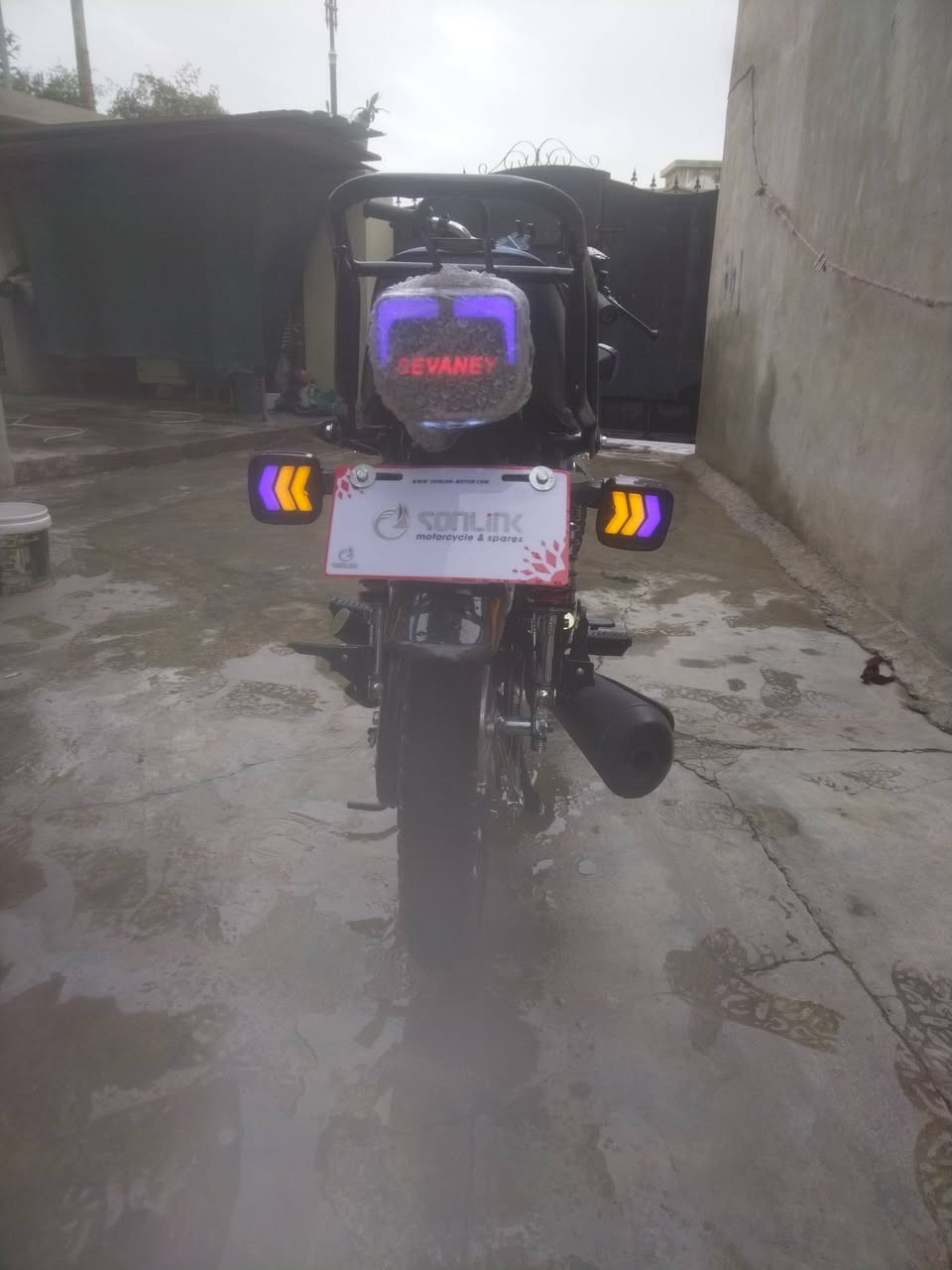 مرخصت مسؤل الكروب سافين 2025محرك 200اسود صارله شهر وشويه ماشي منفيس بلادي سوجين بصمات ثنين سعره 950بي مجال  مكاني كركوك قادسيه أوله ***********
