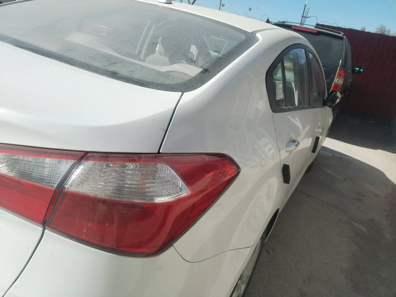 السلام عليكم سيراتو ٢٠١٦ بدون صبغ بيها بارد كلش قليل رقيم وتساب فقط *********** السعر ١٣٠
