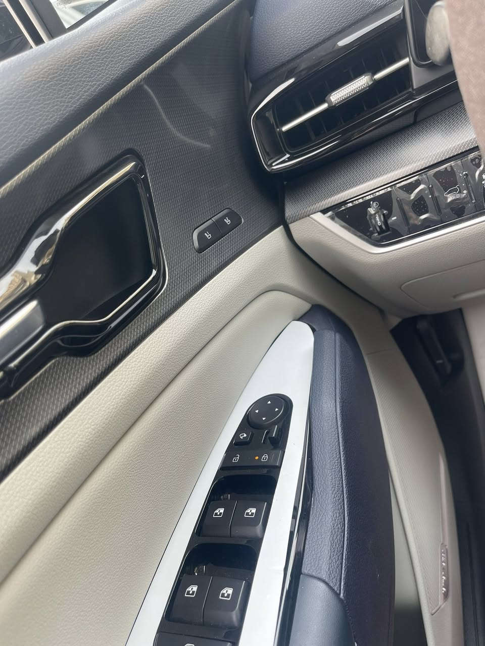 سبورتج ٢٠٢٢ خليجيه ماشيه ١٠ الاف كفاله عامه
رقم بغداد لون ابيض صدفي
مواصفات السياره جايه هيبرد بعني كهرباء وبنزين محرك ٢٠٠٠
بنراما اربع كامرات جلد ابيض دبل كرسي كهرباء كرسي السائق ميموري كير موس كرسي حار بارد شاشه متصله شاحن موبايل صندوك كهرباء رادار اربع جوانب
مواصفاتها اعلا من جي تي لاين
مكان السياره بغداد شارع فلسيطن
بلنسبه للسعر اتصل بيكم خير وتدلل  ‭٠٧٧١ ١٤٩٤٩٤٧
***********
