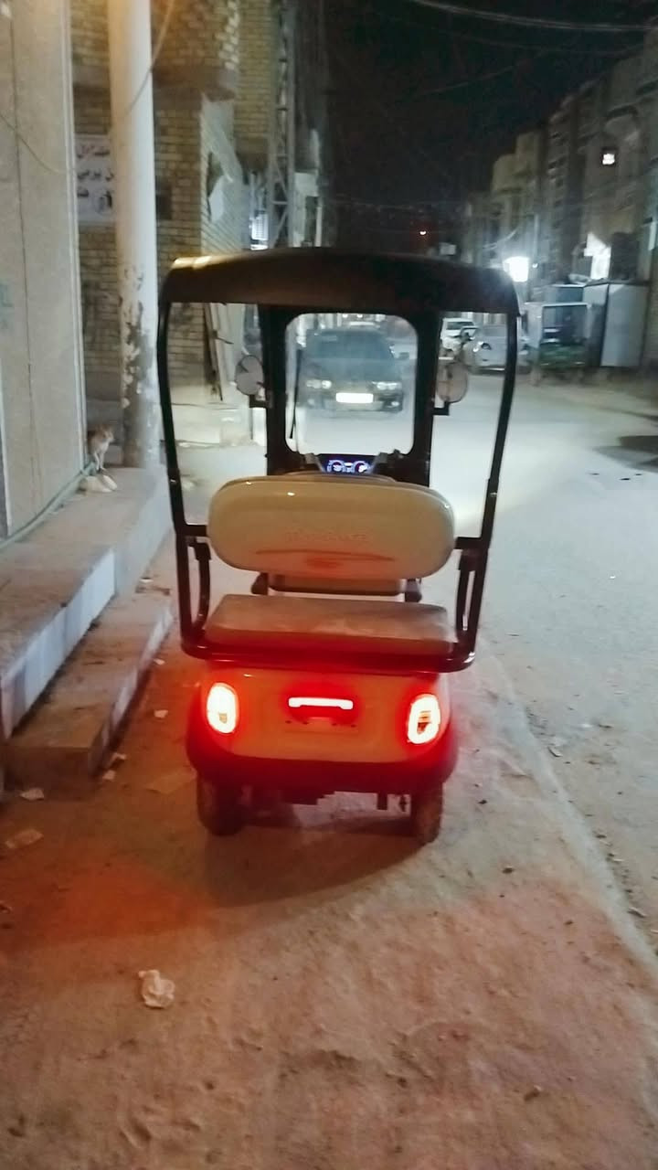 سلام عليكم  تكتك شحن للبيع جديد لي شهر من نزلته من معرض مليون ربعه بيهه مجال هاذا  ***********
