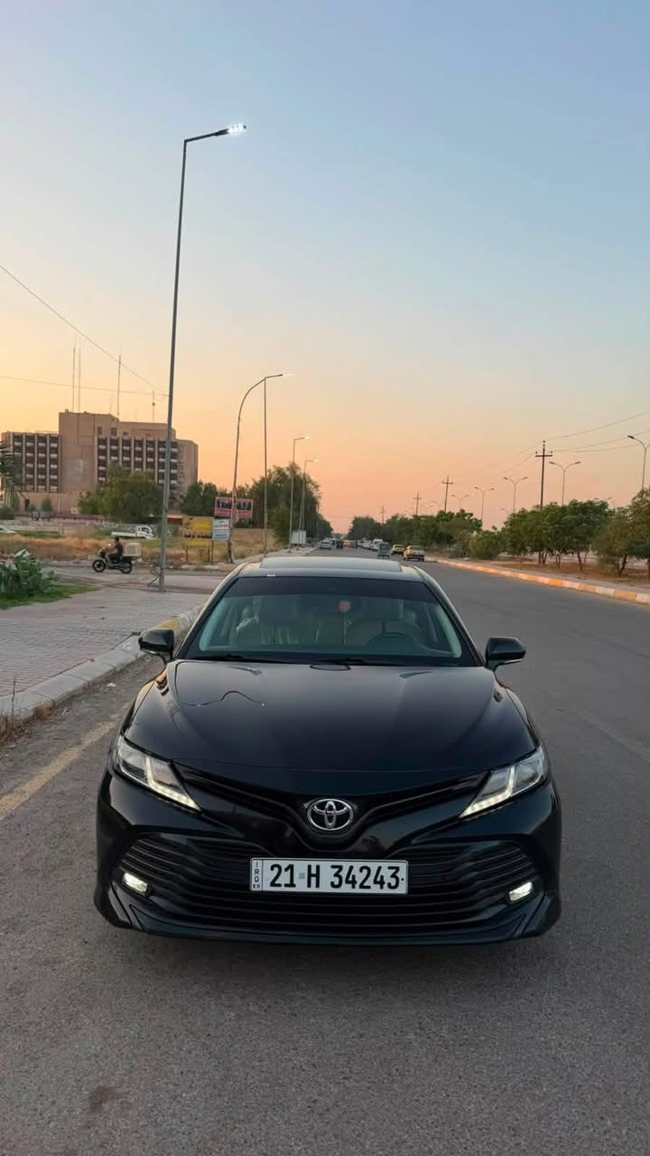 Toyota Camry GLE 2018
السلام عليكم 
للبيع 
                                                               Toyota camry
موديل 2018 
وكالة عبد اللطيف جميل 
خليجي 
استخدام شخصي
GLE فول مواصفات
مكفوله كفالة عامة من الخدش والتكحيل والصبغ و النكشه 
بردة خلفية كهرباء 
حساسات أمامية و خلفية 
كرسي كهرباء 
دخول بصمة ذكي 
ويل كب 18 
فتحة سقف 
مراية كهرباء  
قطعتين تبريد 
رقم سليمانية 
السيارة ماشية 80 الف كيلو 
السعر 195 ورقة وبيها مجال عنوان السيارة ديالى بعقوبة شارع البحيرة 
*********** اتصال 
*********** واتس
