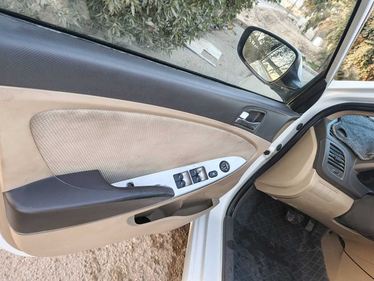 السلام عليكم
اكسنت للبيع 

موديل 2015

محرك 1600

فول عدا البصمة

مكان السيارة السماوة

السعر : 103 وبيها مجال بسيط

*********** : موبايل
