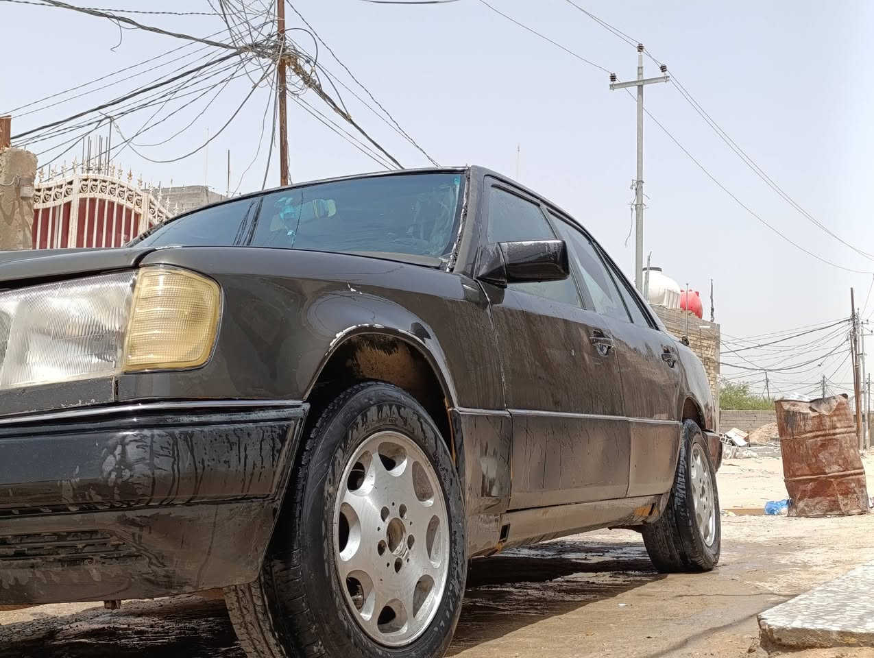 سلام عليكم سيارة مارسيد  دب البيع موديل ١٩٩٢ سيارة محورة مكينه راس ثورة العنوان النجف الكوفة البراكية  الاستفسار النتصال على هاذة رقم ***********
