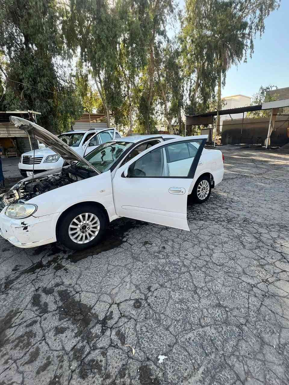 يوجد سني ٢٠١٠
مكفول من صبغ 
محرك اسود 
بيها بعض الملاحظات 
محرك كير فول 
مكاني البوفراج ه***********
