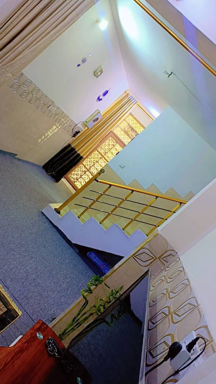 بيت للبيع بيتي مساحة 50متر طابقين كونكريت مسلح طابو سند 25 بناء حديث غرفتين وصاله وستقبال ومطبخ حمامات2 ومنور مع الاثاث شارع بغداد حي العباس عامود12 ع الحولي قرب مولدة صدام كيلو ونص عن الامام 3دقائق عن الامام السعر 85 رقم الهاتف***********
