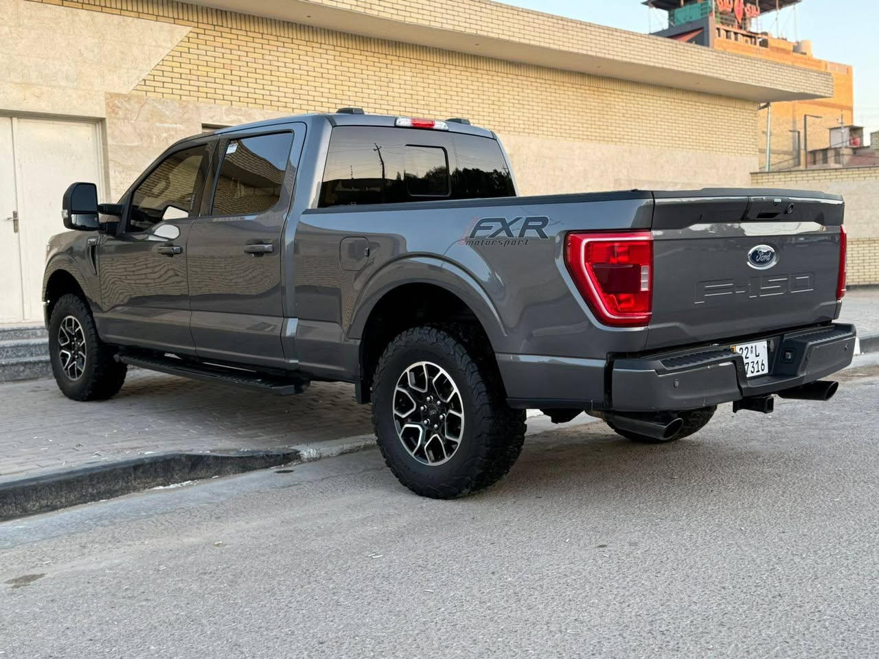 للبيع فورد f150. موديل 23 فئه FXR  مكينه ٨سلندر 5.0 ماشيه 8 الاف كيلو   دخول جديد رقم  اربيل بسمي تحويل  السياره معدله ومزوده من امريكا سستم كزوز من امريكا وتعديل ترفيع مكينه مزوده وضعيات قياده صوت كزوز رعب السياره فول داخل كير 10نمر مكينه 8سلندر كير طرح شاشه جبيره تدفئه كشنات مختمه بالكامل شعار ال FXR كشنات جلد تشغيل عن بعد سياقه اليه اوتو ستوب اوتو هولد رادارات جانبيه وخلفيه واماميه تحديد مسار فور ويل وسنكل وبعد بيهة هواي مواصفات للاستفسار *********** السعر  307$   وبيهة مجال حك الجيه السياره حيل جديده حادثهة جاملغ امامي وباب السايق دواخل مكفولات مكانهة كربلاء  ً الشراي يخابر .
