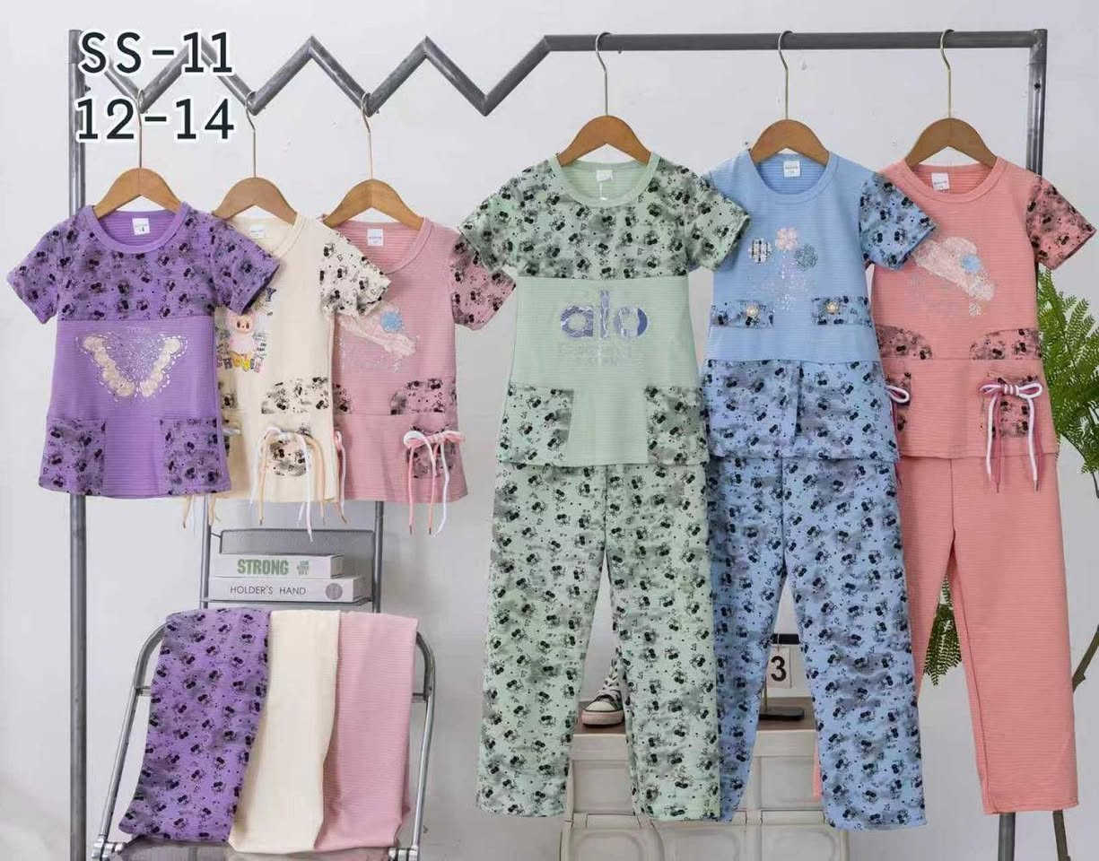 🌹🌹تم وصول وجبه تراك بناتي ستراس + لابو بو  خاماية الحجري الأصلي والأسعار ادناه حسب الأحجام :
12-14 سعر الدرزن     42  ألف
15-17 سعر الدرزن     48 ألف
18-20 سعر الدرزن    54 ألف
مستمرين معكم في عرض موديلات  والصيفيه   

متمنيا لكم الرزق الوفير بإذن الله تعالى 
مكان المحل / النجف الاشرف - خان مخضر 
الحجز / مراسلة واتساب ***********  📞
التوصيل / يوجد توصيل لكل  الَمحافظات 🚛.
