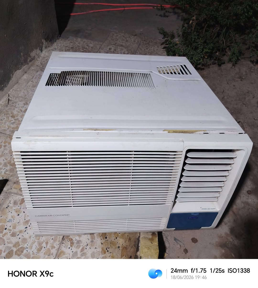 مكيف طن ونص شرط الشغل وتبريد بصره تحسينيه. 250.  ***********

