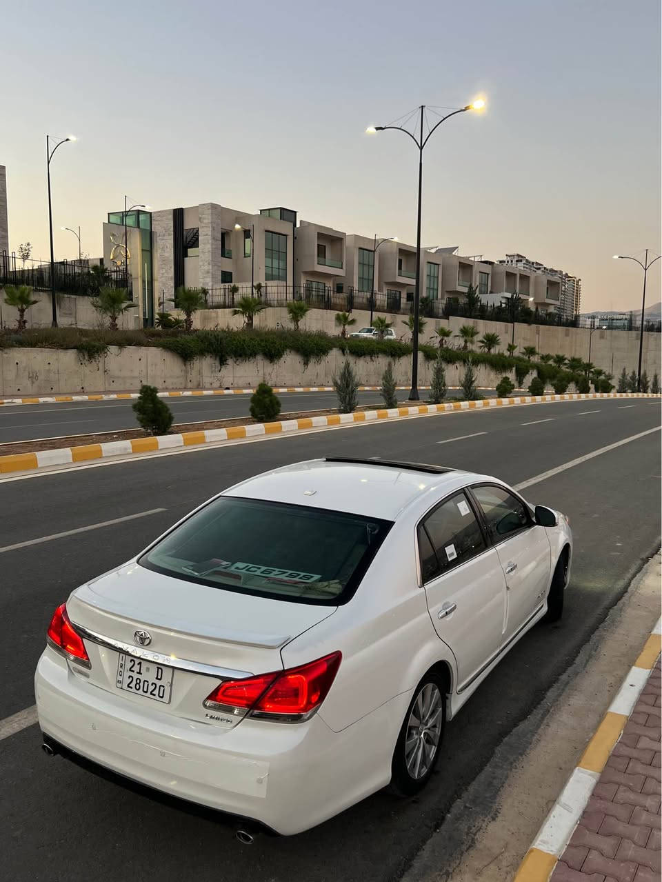 ***********

Avalon 2011
‎خلیجی لیمیتید 
‎فول فول
‎بەسمە و سڵایت پەردە  
پێش و دوا حاسە
گێڕ و مەكینەی بەشەرت 
 نەكراوەتەوە
دوو پارچە و پەڵەیە بۆیاخ
‎بۆیاخ تەنك
‎سەنەوی تازە تا ٢٠٢٨
‎شوێن سلێمانی 
سعر١٥٠$مەجالێكی برایانەی تیایە السليمانية, العراق
