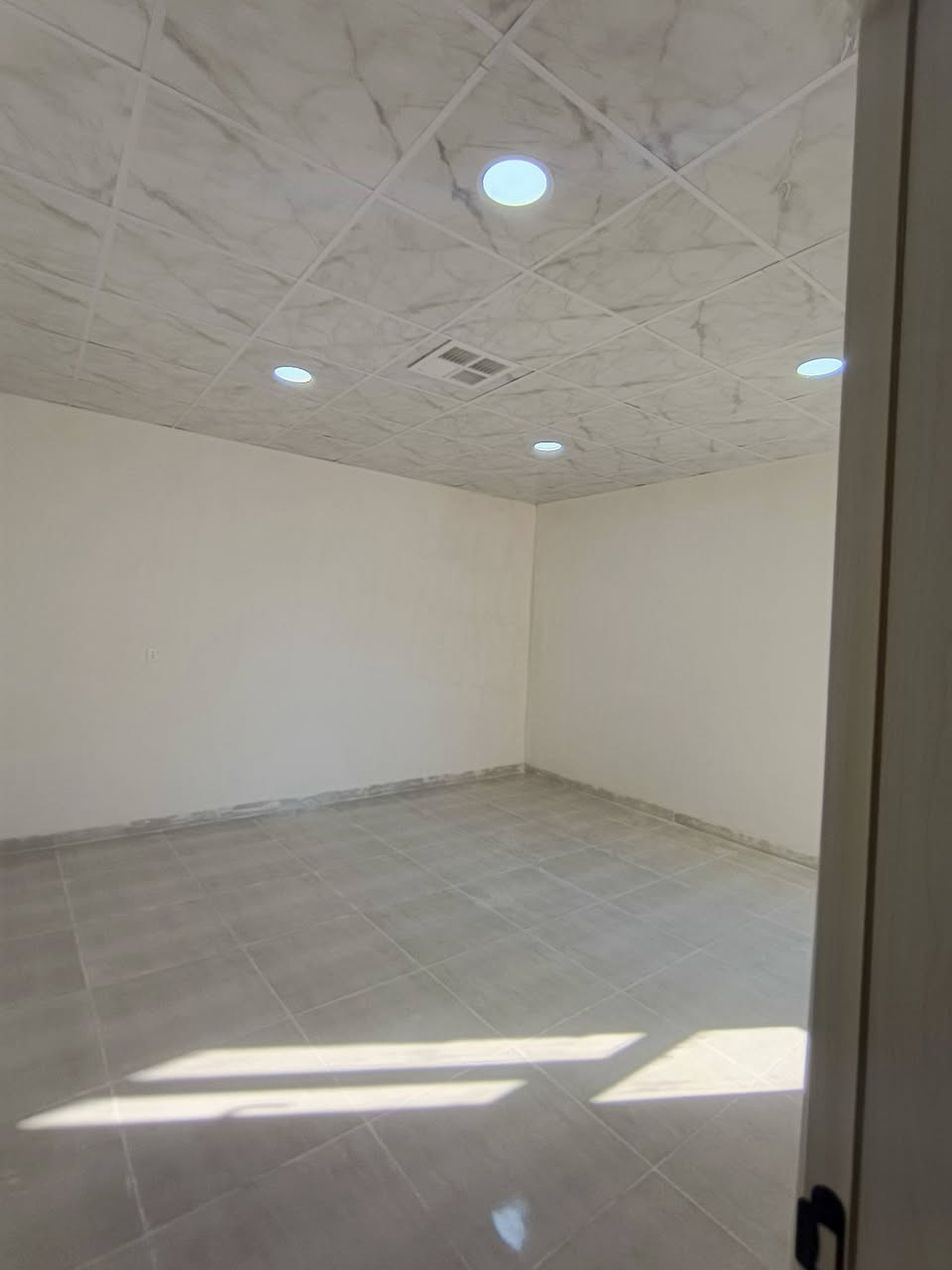 دار للبيع👈 طابقين منعزل يصلح للاستثمار👈 أو للعائلتين
العنوان حي العسكري قرب اسواق مرهون
السعر ٩٧ مليون وبيه مجال
للاستفسار مراجعة مكتب المباني للعقارات والمقاولات العامة او
الاتصال على الارقام الثالي
*********** محمد ابو جنيد
*********** محمد عقارات
نستقبل كافة عروض تجاري وسكني في كافة أنحاء محافظة كركوك
