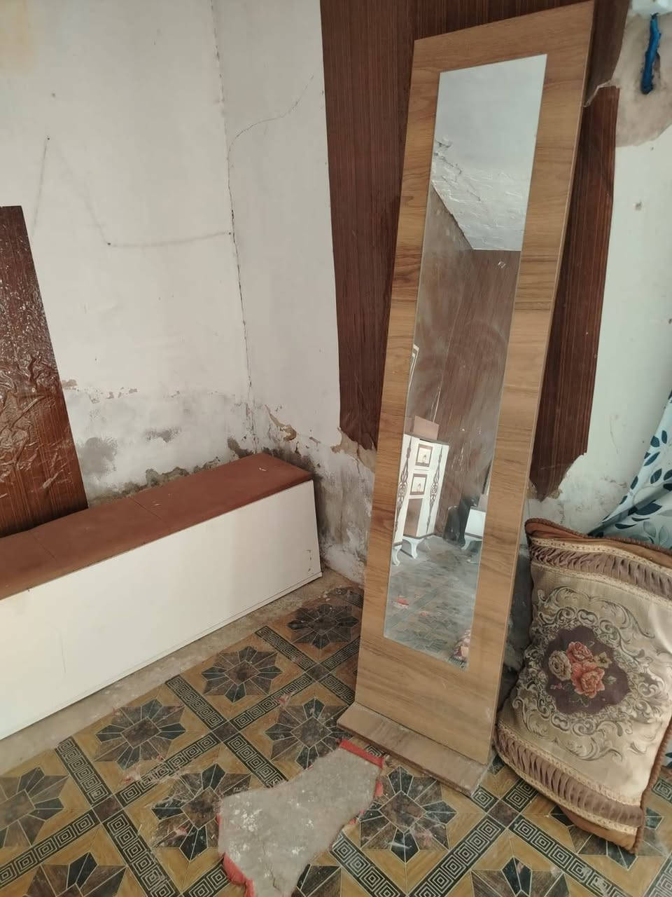 سلام عليكم غرفت نوم مستعمله للبيع نضيفه كلش السعر 550 او بيهه مجال الرقم بي واتساب ***********
