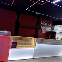 للبيع ميز فاترينا مرمر وخشب اصلي تركي يحتوي على براد وناره داخليه سعر ...