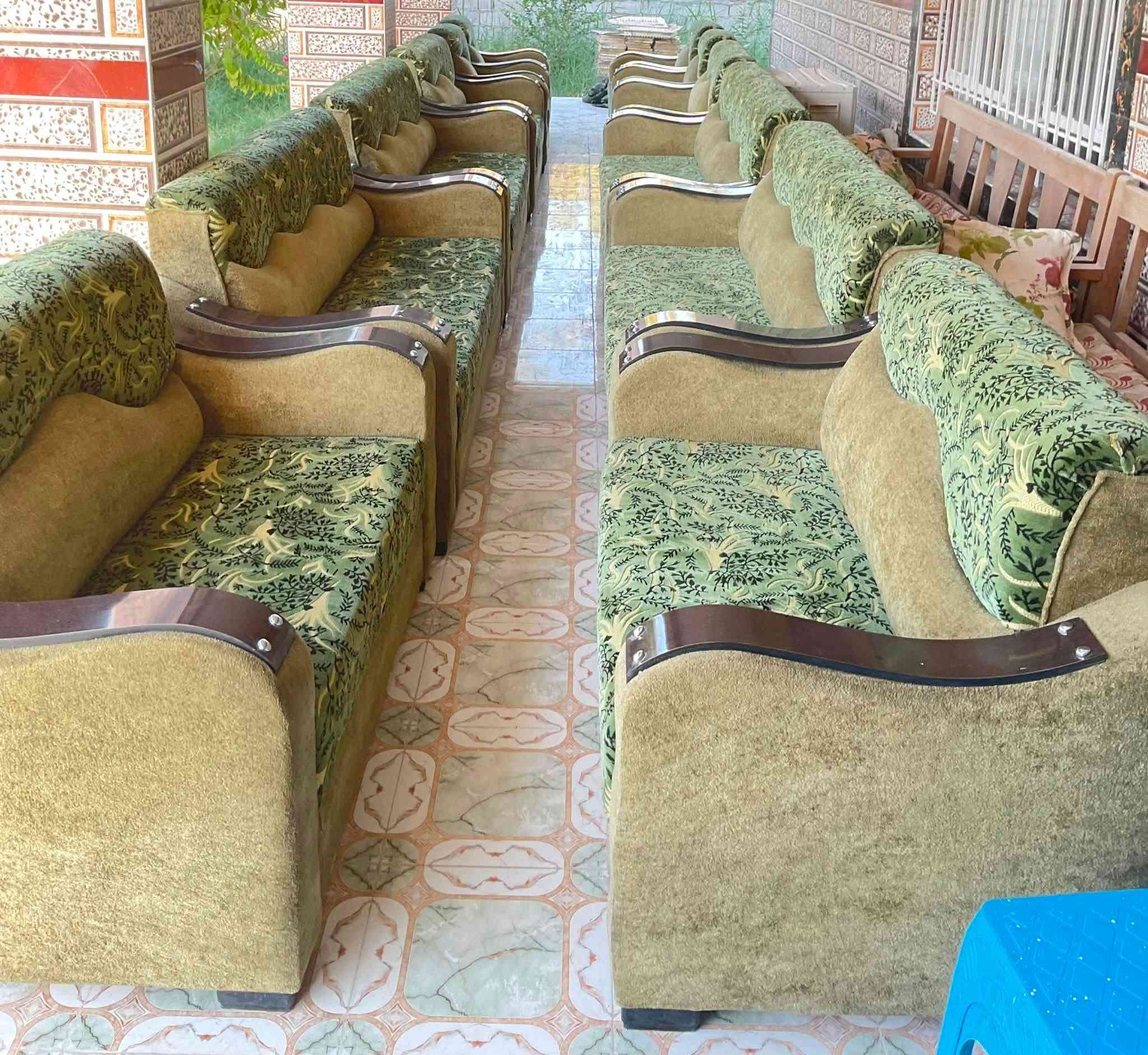 ￼￼ ‏سلام عليكم تخم للبيع 24مقعد متكون من 4قنفات امهات الـ3نفر و4قنفات امهات الـ2نفر و4امهات الـ واحد نفر مكفول من التصليح أو الكسر نضافه95% بالواقع انضف من التصوير السعر750وبي مجال حگ الجيه مكاني واسط الصويره بشجيريه الداور الغربي للاستفسار الاتصال على الرقم ***********￼
