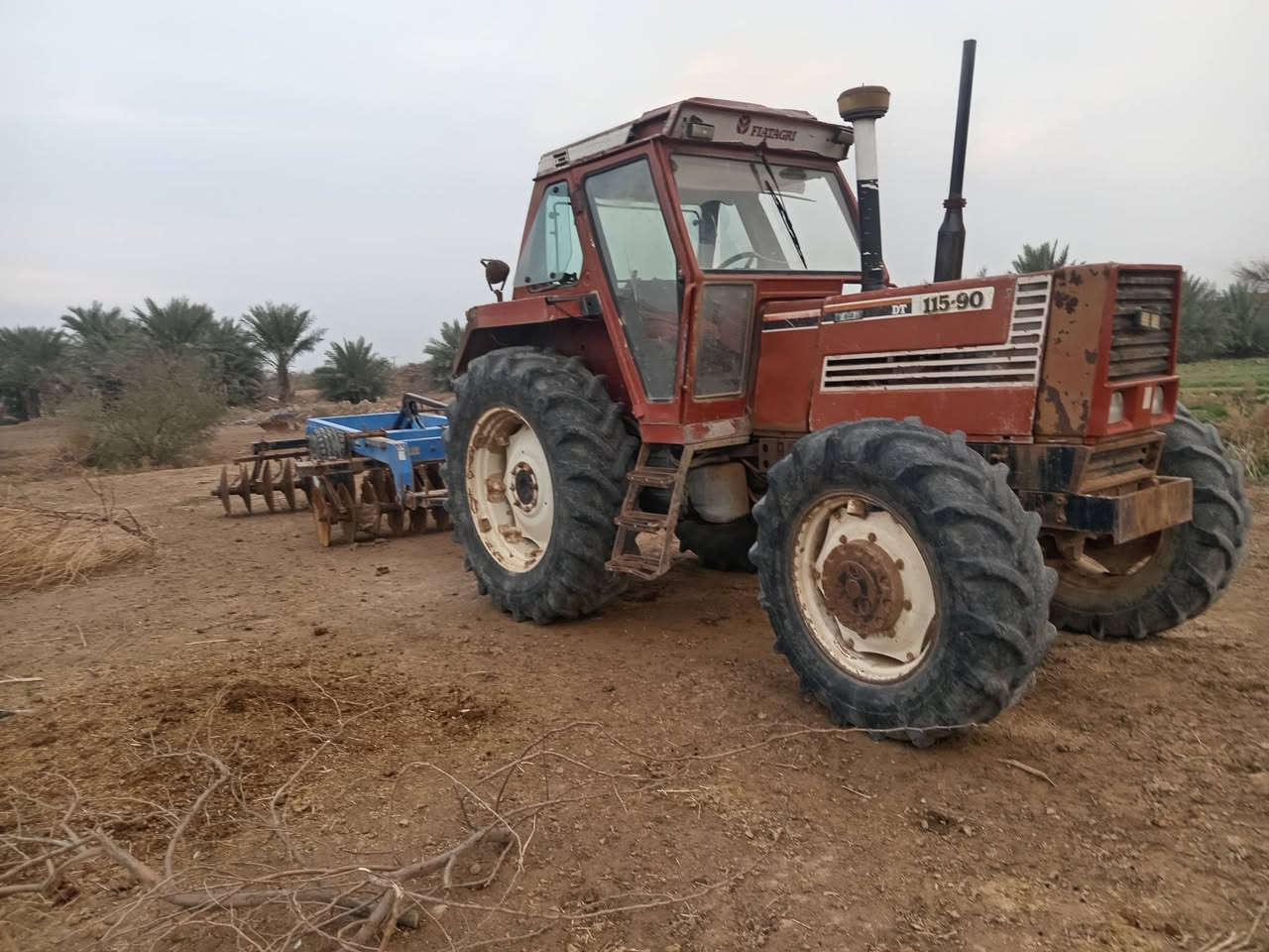 السلام عليكم فيات ١١٥ كامل مواصفات +معدات كامله مكان الكوت ***********
