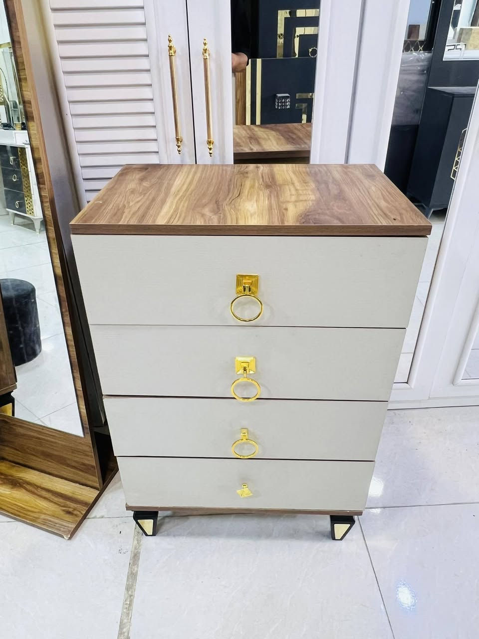 9 قطع 700


**إذا كنت صاحب هذا الإعلان وتريد حذفه لأي سبب، رجاءا أرسل رسالة إلى الدعم الفني**