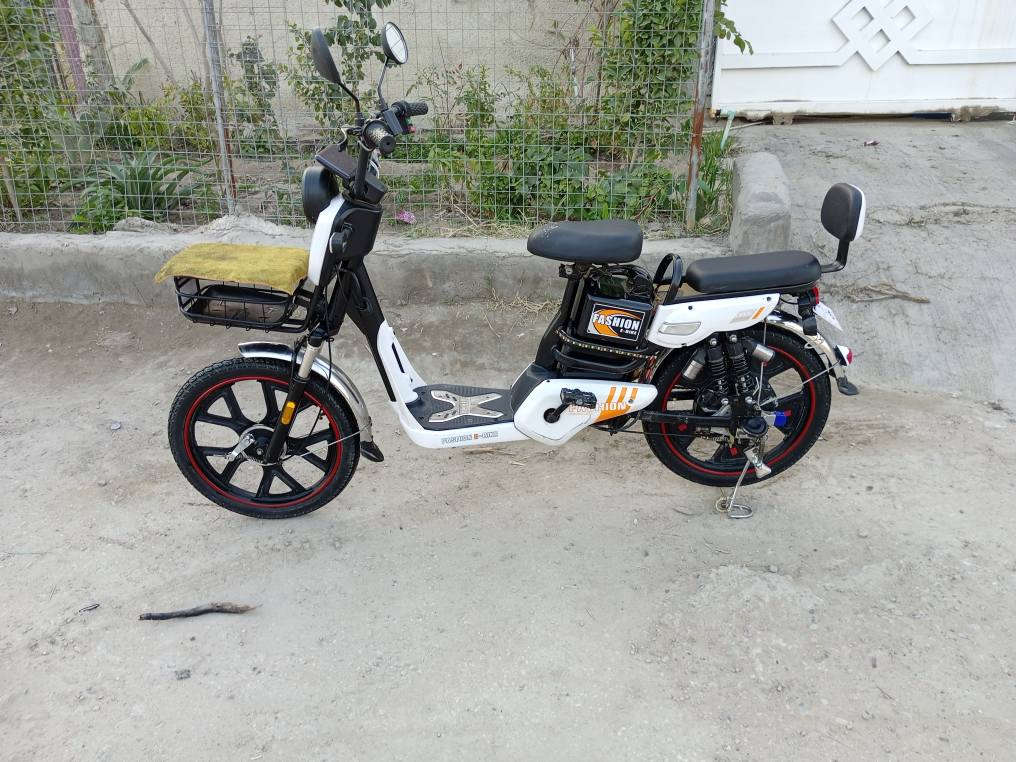 بايسكل شحن حجم 20 موديل 24  صارله شهرين عندي حالته جيده جدٱ سرعته 85 اربع نمر خمس بطاريات بايسكل نظيف مامتعوب مكان محاويل اي تفاصيل اتصل *********** حلة, بابل
