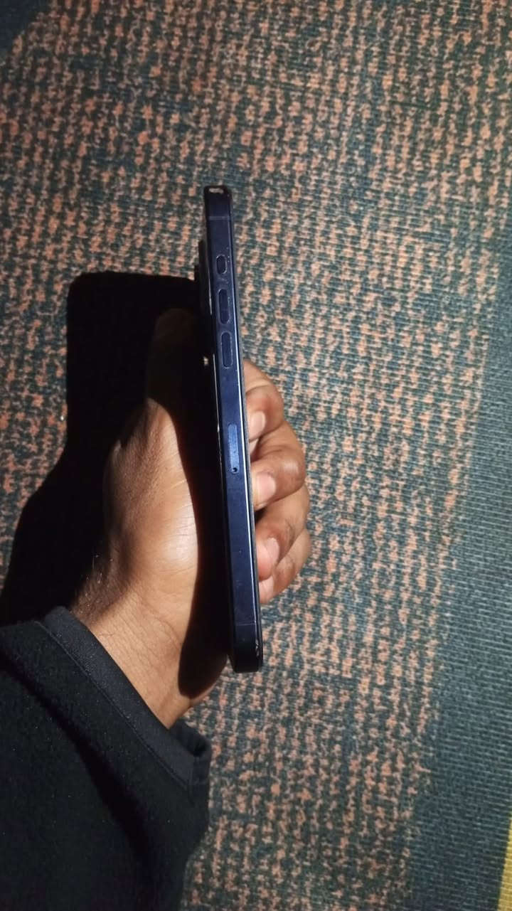 15برو ماكس للبيع مبدل بطاريه والضهر مكسور السعر الاتصال على الرقم وتدلل ***********
