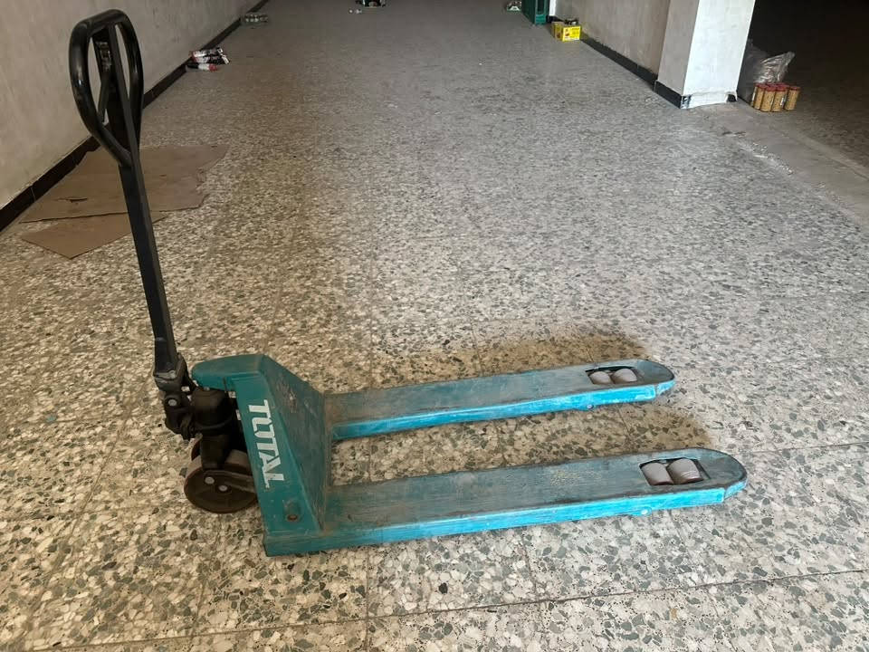 جاك باليت للبيع 
مستخدم نظيف 
السعر 200 الف و بيه مجال 
العنوان بغداد حي اور ام الكبر و الغزلان 
هاتف 📞 
***********

