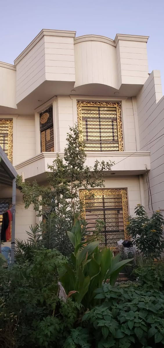 بيت للبيع حي النهضة 
قرب مدرسة الاكرمين 
مساحه 280 م
واجهه 9 نزال 32 
بناء طابقين حديث مسلح 
طابق لاول غرفتين مطبخ صالة ستقبال صحيات 
طابق ثاني,3غرف وصاله وصحيات. +حديقة 
مطلوب للاسكان 50
للاستفسار خاص 
او الاتصال رقم صاحب الدار ***********
