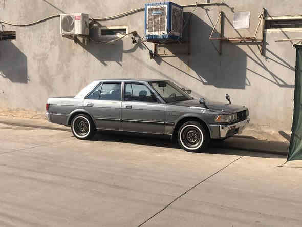 سلام عليكم سياره سيدان موديل ٩٠ محور رقم بغداد ومكان سياره بغداد مابيه صبغ ماعدا الرباع مابيه ضربه مكفوله من الگص ونقل الجثه گير واكسل جدد قبل اسبوع من شادهن المكينه بالمسافات البعيده بس تنقص قليل تبريد وتدفئيه شغالات تخم تاير جديد 
اسف عن الاطاله وتحياتي ***********/ ***********
سعرها ٧٠وبيه مجال
