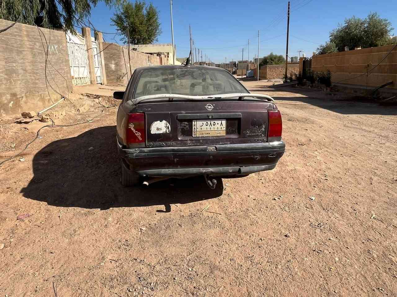 اوبل اوميكا للبيع  السعر١٩ ورقه.             
السياره شغاله نواقصها بسيطة
 ولداعمية الامامية انطيك وحده جديده 
تريد تحويل تريد وكالة بسم واحد من اهل الرطبة 
الرقم ***********
