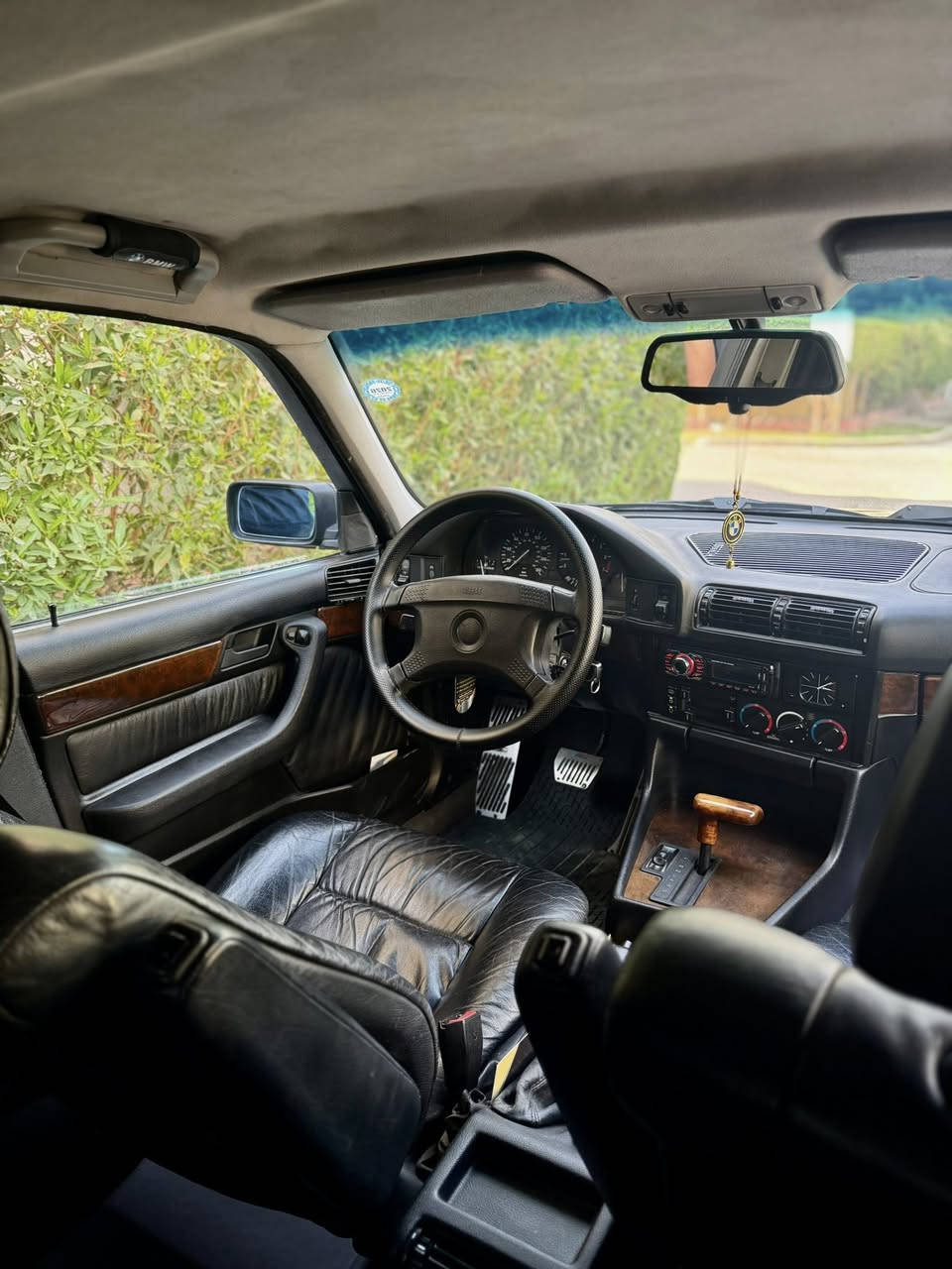 السلام عليكم شباب🤍
BMW  525i 1993 اصل
✅محرك2500 فاينوس كمبيوتر ✈️
رقم سليمانيه تحويل مباشر  )سياره جديده بمعنى الكلمه اول صبغه الهه بدون حادث شرط الفحص متعوب ومصروف عليه هواى شرط النقص الاشوفه تنزله من سعره كلشي بيهه عل بلاد
✅كير اوتماتيك دبل ايرباك 
✅كشنات جلد كارتير فول كهرباء اسود 
✅تبريد منضومه جديده ثلج
✅ماطورات بل مازدات تحكم تصعد وتنزل من يمك +لايتات حاويه مدخن
✅مري منفصل كهرباء عاكس للضوء
✅كشافات LED 
✅تبريد قطعتين
✅مود درايف 3 وظعيات قياده
✅تحكم كراسي كهربائي كامل
✅مانع انزلاق
✅كشنات خزن ميموري
✅دوسات ام اصليه
✅شاشة اعطال
✅تخم وويل وتاير 
✅ماشيه 300 الف تقريبا
السياره تجي تفحصه شرط السونار ورجاء لحد يكسر بحلال العالم كلشي اكو بل سوك حتى 30 ورقه فرق النضيف والمصروف عليه 
—ملاحظة(السياره جديدة بمعنى لكلمه وترايها ماشاءالله احلى من الزيرو)لاتقارنها بلتعبانات
مكانه بغداد السيديه  السعر 117وبيه مجال 
اي استفسار اني خادم تشلع عيوني
 ***********
***********
