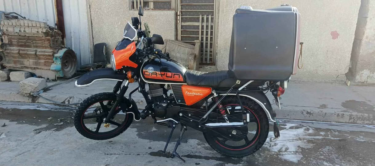 حبايب دايوان جبلي موديل 25 دراجة جديدة كلش ماشيه 8000 عليه صندوك وسستم صوت بلوجكترات امامية فلاشات خلفية وهواي غراض ومرتبه الدارجة ممشتغله هواي الله شاهد مكاني بغداد تقاطع درويش الشراي يتصل رايده ب 2550 وبيه مجال بعد للشراي
*********** بغداد, العراق

