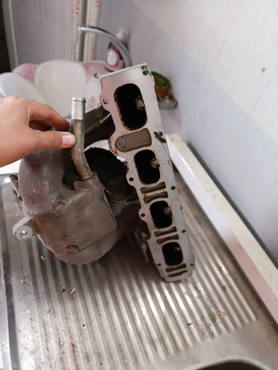 سلام عليكم عندي غراض مال حاويه مال شيري a5 مكان كركوك الحي العسكري كلشي بسعره ***********
