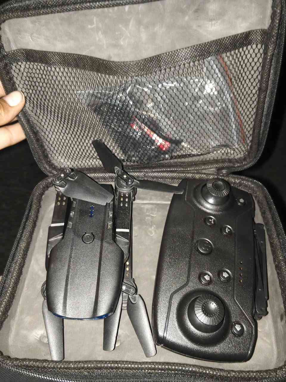 سلام عليكم شباب عندي طياره درون للبيع والله ماخذه 25 وبعدها جديده ابيعه10 صراحه اني ما الي واهس وما عندي شاحنه *********** موجود واتساب
