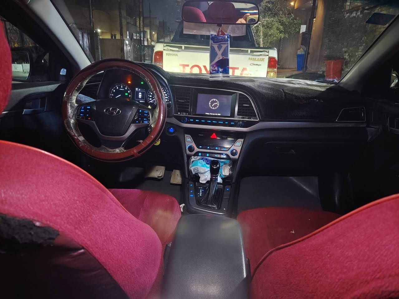 السلام عليكم الانترا 17جديدة او مرواس حسب قناعه صدر جديد قبل سبوع سويته  محرك2000 جديد كير جديد تخم تاير عدسات 300الف كلفتني فول موصفات بصمه فتحه حادثه جاملغ ومبدل نفس نيبل سنويه جديدة بسمي تحويل ثاني يوم كشنات تدفه تبريد *********** مكان لسيارة بغداد عبيدي
