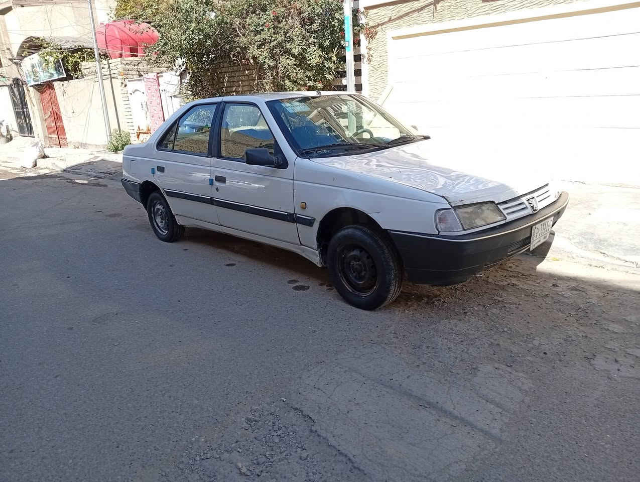 سلام عليكم بيجوروى موديل 9السياره كير محرك حداديه كهربائيات كله شغاله لاصرف ولاتبخير راعيه متوفي عندي مستمسكات وتكفلك من السرقه والقانونيات العنوان بغداد المدينه الستفسار اتصل ***********
