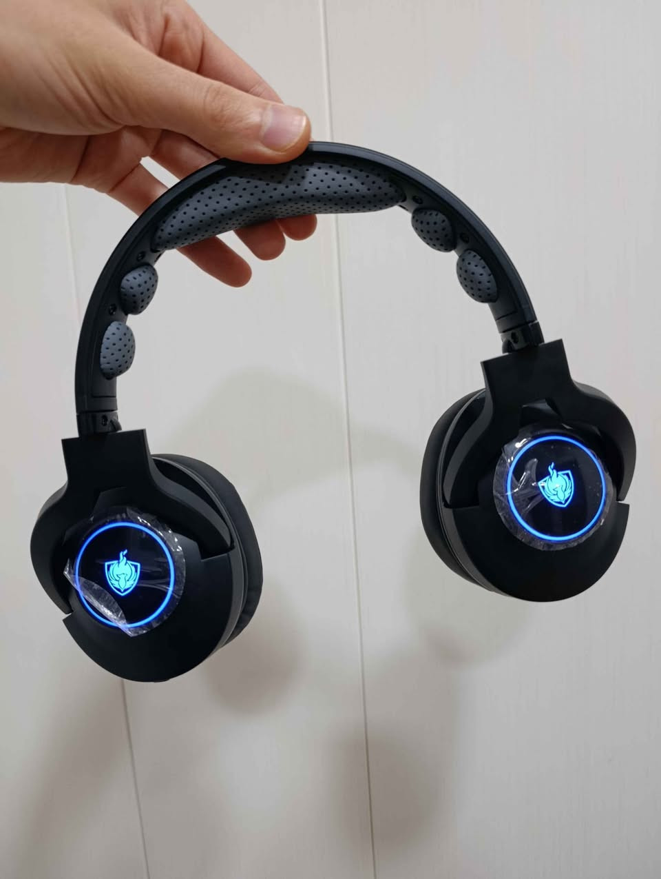 هێدفۆنی گەیمینگ Phoinkas Q9s (بێ تەل و کوالێتی بەرز) 🎧💯

​ئەگەر بەدوای هێدفۆنێکی بەهێز دەگەڕێیت بۆ یاری هەر یاریەک یان گوێگرتن لە دەنگ بە ڕوونییەکی زۆر، ئەم مۆدێلە باشترینە:💥

​سیستەمی 7.1 Surround Sound: بۆ ئەوەی هەموو لایەکی دەنگەکە بە وردی ببیستیت (بۆ ناو یاری زۆر گرنگە).💥

​بێ تەل (Wireless 2.4GHz): پەیوەندییەکی زۆر خێرا بێ ئەوەی دەنگەکە دواکەوتنی هەبێت (بە پارچەی USB کار دەکات).💥

​مایکرۆفۆنی جیاکەرەوە: مایکرۆفۆنەکەی لێ دەبێتەوە و دەنگی زۆر سافە، ژاوەژاو ناهێڵێت.💥

​بەکارهێنانی زۆر: کار دەکات لەسەر (PC, PS4, PS5, Laptop) و بە وایەریش بۆ مۆبایل دەبێت.💥

​پاتری بەهێز: بە یەک شەحن زیاتر لە 12 سەعات کار دەکات.💥

​دیزاینێکی جوان: لایتێکی شینی جوانی پێوەیە و زۆر ئیسراحەتە بۆ سەر گوێ.✨

​تێبینی: ئامێرەکە نوێیە و هەموو پارچەکانی (کێبڵ، پارچەی وایەرلیس، مایکرۆفۆن)ی لەگەڵدایە.💫

​نرخ: [30 هەزار و مەجالی معامەلەی هەیە]💫

گەیاندن بەردەستە💫

شوێن: [ڕانیە گەڕەکی بنار]💫 أربيل, العراق


**إذا كنت صاحب هذا الإعلان وتريد حذفه لأي سبب، رجاءا أرسل رسالة إلى الدعم الفني**