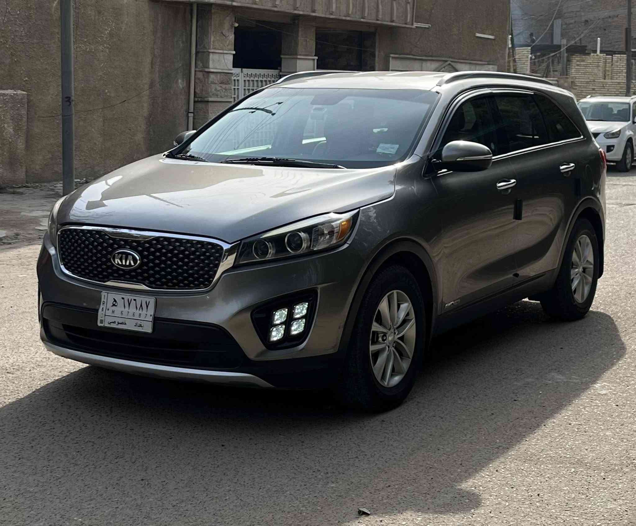 السلام عليكم 

كيا سورنتو 2016 وارد امريكي صور الحادث مرفقة 
بل منشور بدون ايرباك بدون دواخل بيه جاملغ صبغ
وحافة البنيد بارد 

رقم بغداد مشروع وطني تحويل ثاني يوم

المواصفات: شاشة - كامرة دوارة - فول تحكم ستيرن 

قطعتين تبريد -فور ويل AWD - مانع انحدار - مود درايف

محرك V6 3500 GDI - راكب 7 - كشنات جلد

داخل لونين - ويل كب - بلوجكتر زنون -LED نهاري 

بلوتوث - AUX - ABS - USB 

مكان السيارة بغداد الدولعي 

للتواصل والاستفسار 
***********
***********
