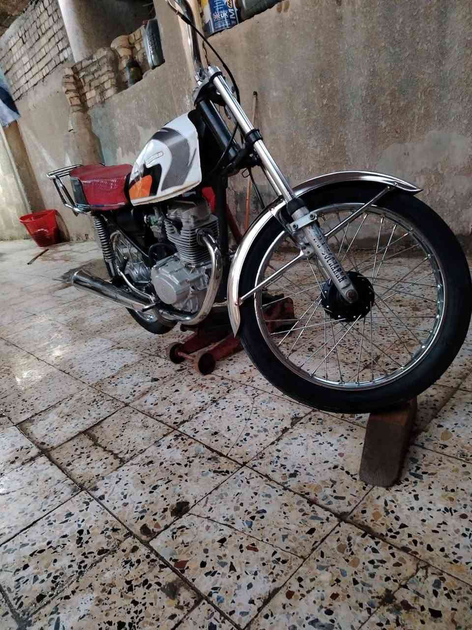 سلام عليكم دراجة البيع علة فحص تجي تفحص وتاخذة مكاني سماوة حي شهداء الي يريدة ينتصل علة هاذة رقم (***********
