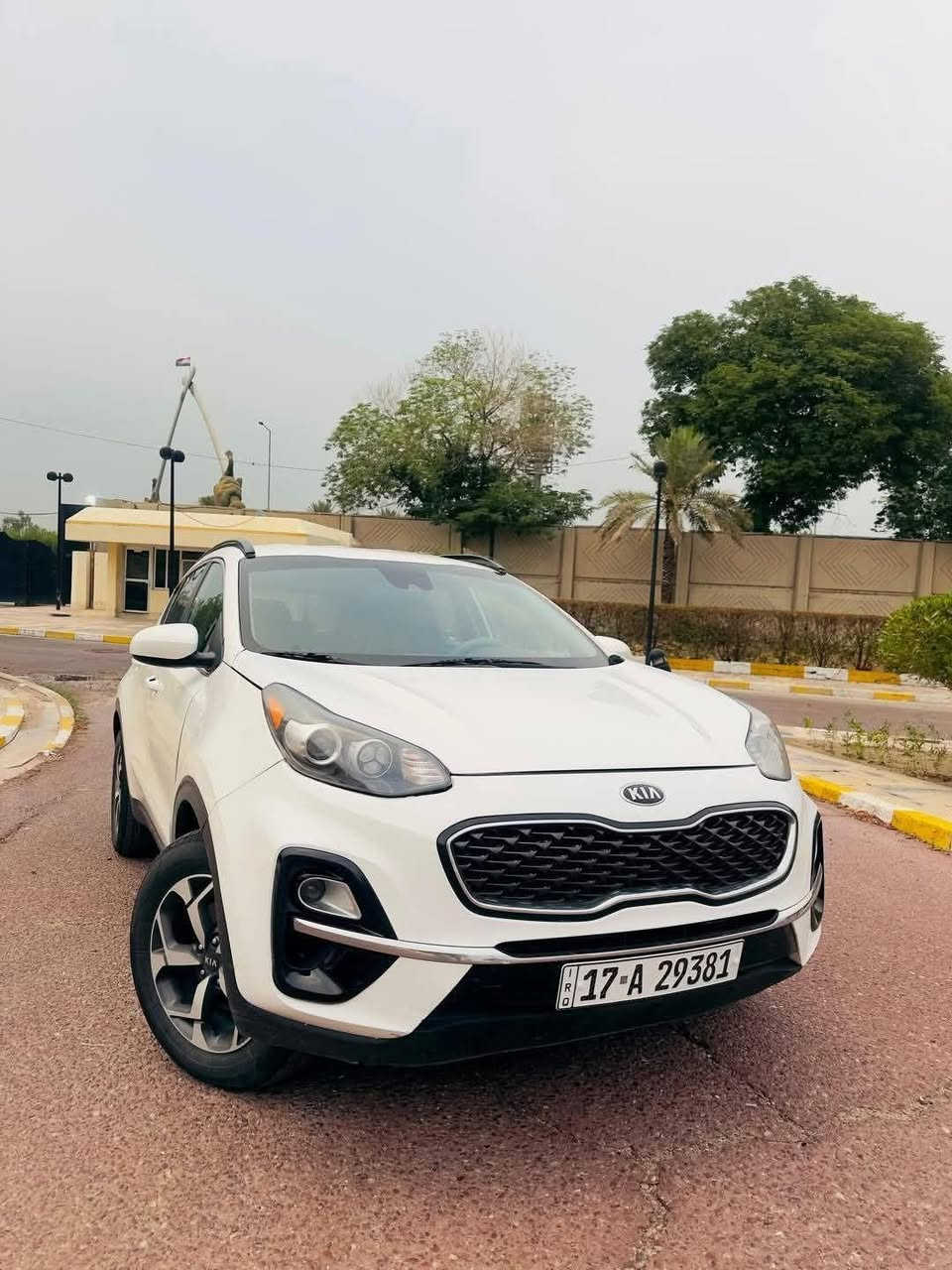 🔥 للبيع كيا سبورتج 2020 LX وارد أمريكي 🇺🇸 🔥. 

✅ محرك 2.4 GDI... إذا دهنها أصلي وبنزينها محسن أو انسى شي اسمه دوانز، وسياقتها متعة. 

المواصفات:
✔️ مكينة وكير مكفولات
✔️ شاشة + كاميرا خلفية
✔️ تحكم بالستيرن من الجهتين
✔️ مثبت سرعة
✔️ كشنات ودوشمة جلد
✔️ تكييف ثلج ❄️
✔️ تايرات بحالة ممتازة
✔️ داخلية وكالة، نظيفة ومرتبة 

بخصوص الحادث:
السيارة وارد أمريكي، صور الحادث بل منشور 

📌 رقم مثنى مشروع وطني 

⚠️ ملاحظة:
السيارة نظيفة وواضحة، وكل تفاصيلها وصورها موجودة بالكروب. رجاءً من تتصل لا تكلي: "فلان باع بهيج سعر". كل سيارة إلها حالتها وسعرها، والشي النظيف معروف سعره بالسوك، واللي يدور على الأرخص أكو هواي خيارات، أما اللي يدور على النظافة والجودة يعرف قيمتها. 

💰 السعر: 158$ دولار قابل للتفاوض البسيط جدآ بعد المعاينة فقط. 

📞 *********** 

مكلف بل نشر سيارة تعود الصديقي وخويي وهذا رقمي اكفل السيارة من نايحة التحويل وكلشي بغداد, العراق
