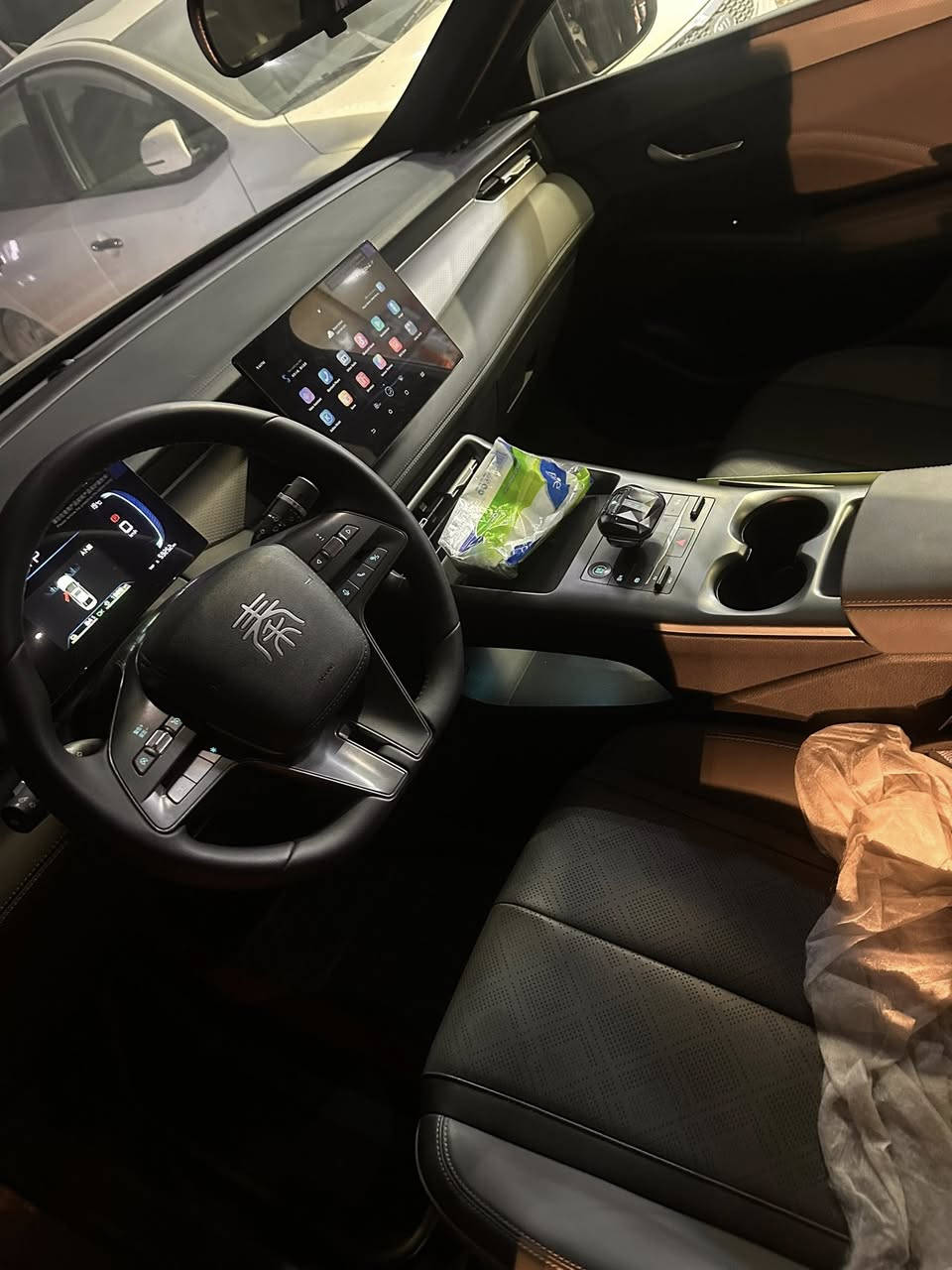 السلام عليكم عندي BYDموديل 2025 ماشيا 5000زيرو السياره خير من الله وكفاله من البارد والصبغ فول مواصفات على وضع الشركه رقم بغداد انكليزي السعر 17400مكان السياره بغداد شهداء البياع رقم الهاتف ***********
