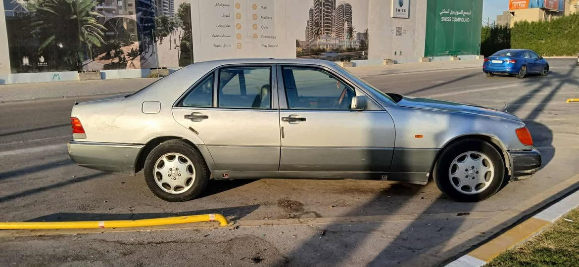 السلام عليكم ورحمة الله وبركاته
سياره مارسيدس شبح باب قصير رقم بغداد كير مكينه تبريد خير من الله موديل 92 بس شويه بيها فطر بالشاصي السياره مال تعمير السعر 50وبيها مجال 

***********
