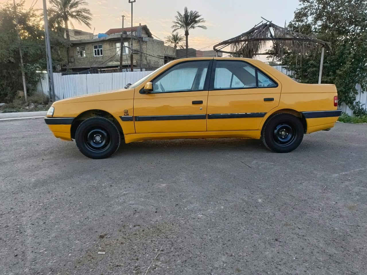 سلام عليكم بيجو لميس موديل 15 هيئة مصفرة سنوية ل 29 مكفولة كفالة عامة بدون صبغ بدون ضربة السعر 49 العنوان بغداد الرقم ***********
